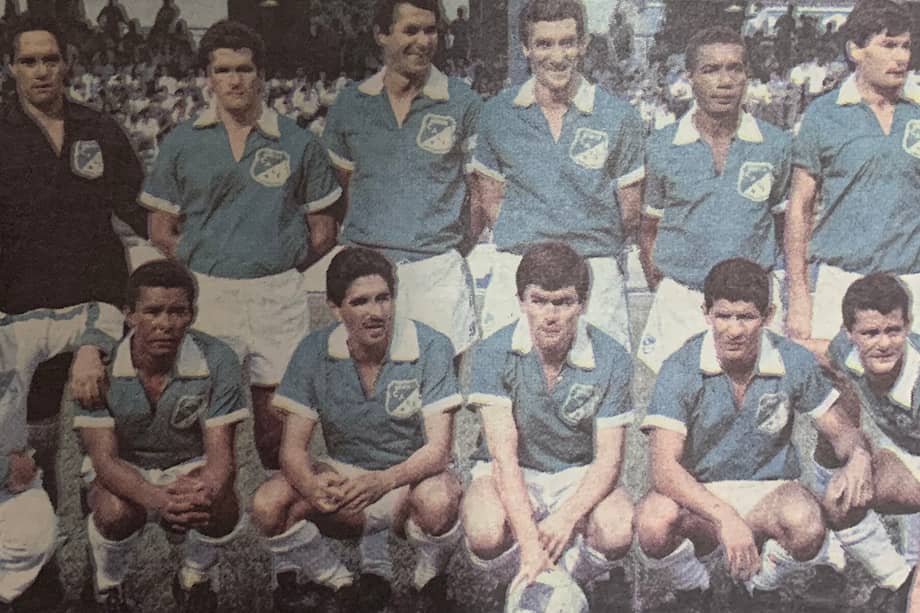 Deportivo Cali campeón de 1967 (parados de izquierda a derecha): José Rosendo Toledo, Norman Ramírez, Óscar López, Carlos Antonietta, Joaquín Sánchez, Julio Novarini. Abajo en el mismo orden: Saúl "Chapa" Salla, Bernardo "Cunda" Valencia, Óscar Mario Desiderio, Benicio Ferreyra, Iroldo Rodríguez.