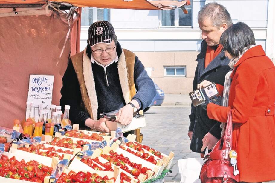 En Finlandia el experimento consiste en darles a 2.000 ciudadanos un salario mensual de 600 euros para cubrir vivienda, alimentación y servicios públicos. / iStock