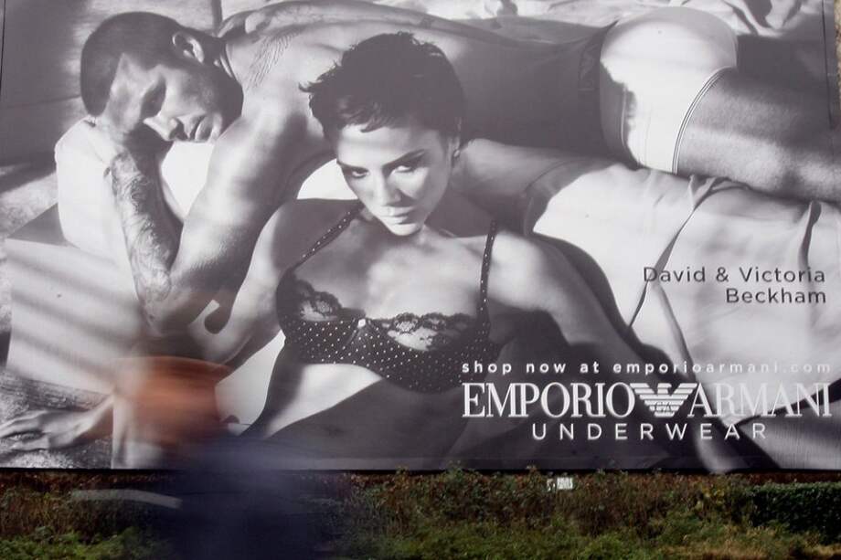 David y Victoria Beckham en la campaña de Emporio Armani. / Archivo