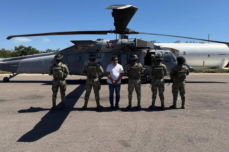 En esta fotografía que fue cedida por la Secretaría de Marina de México se observa a Audias Flores Silva, alias Jardinero, recientemente detenido en el estado de Nayarit.