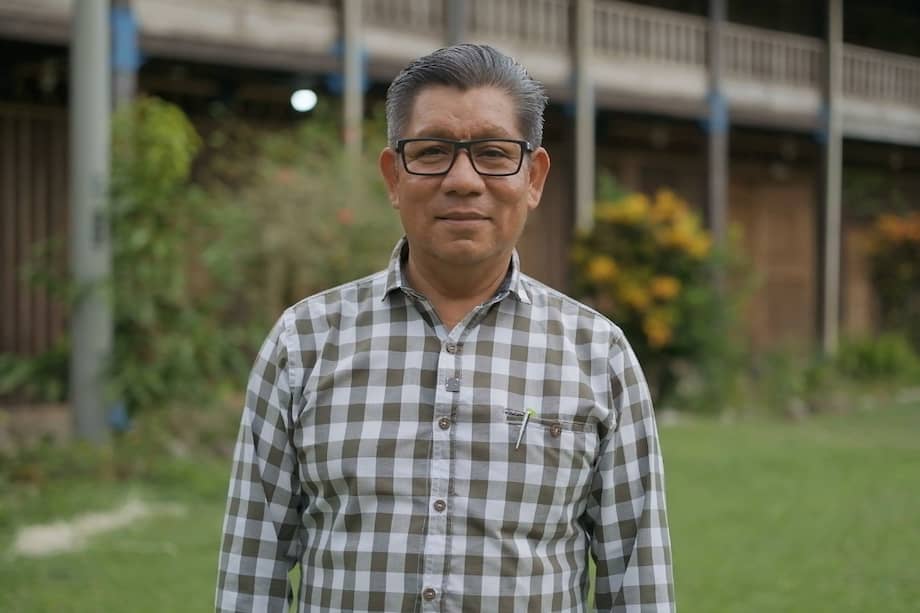 El destino de Ebaristo Tegría tomó otro rumbo cuando una oportunidad única llegó en forma de carta. Una beca le permitió completar su bachillerato, y encaminarlo a graduarse como el primer abogado de su comunidad.