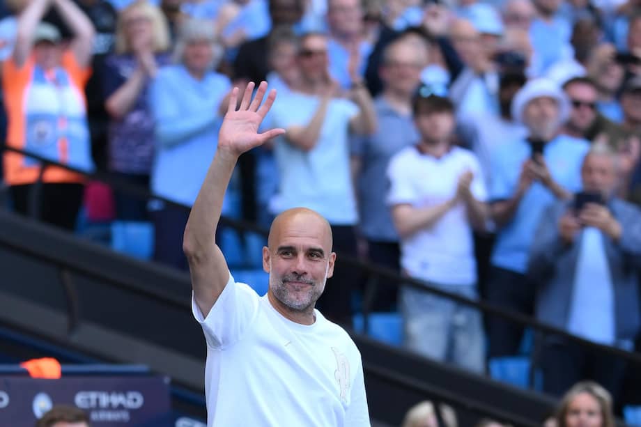 Pep Guardiola en su despedida de Manchester City.