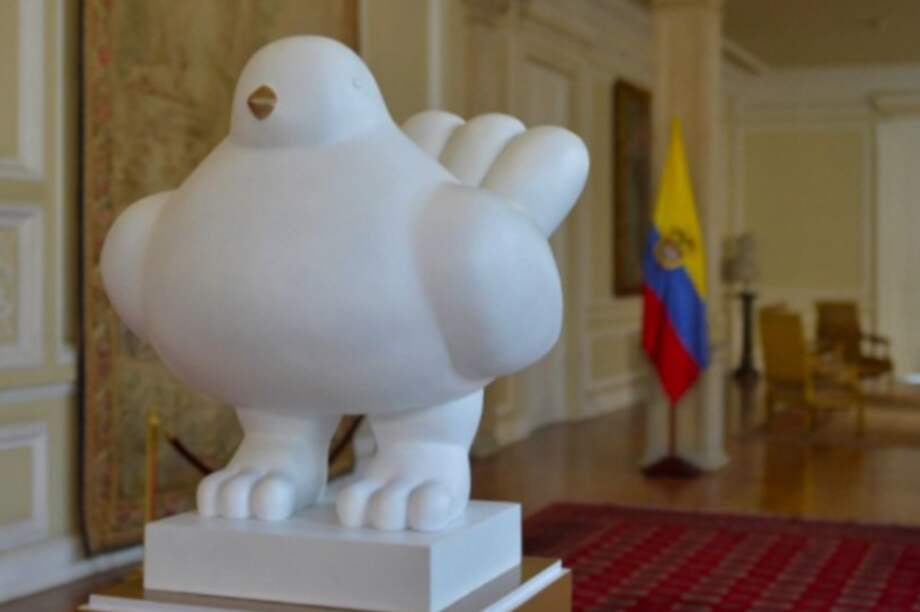 Petro ordenó trasladar paloma de la paz de Botero para homenaje del artista en Congreso
