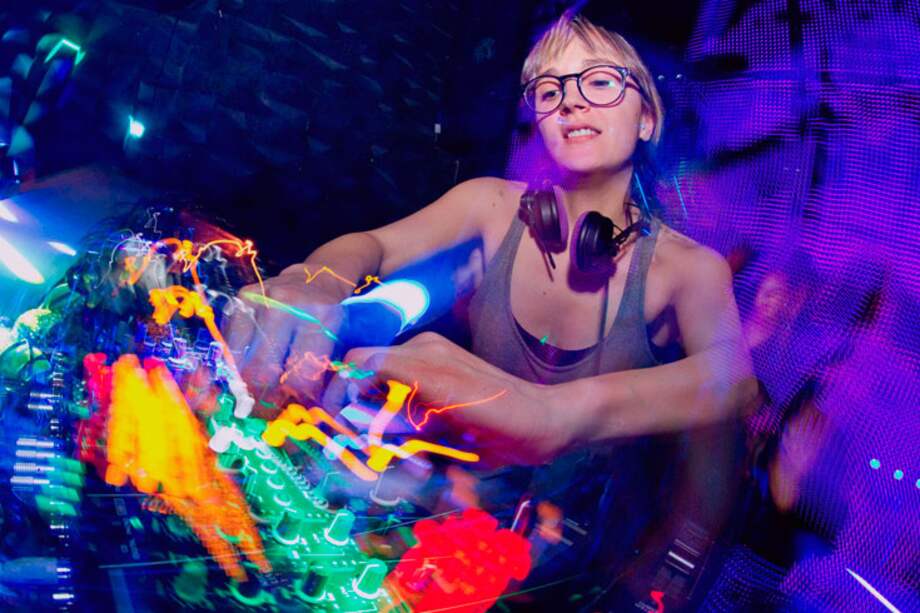 Si bien Sayco asegura que ha reducido las tarifas al 50 % para que empresarios puedan pagar por emitir música en redes sociales, la empresa será citada a debate por posibles atropellos en ese cobro.