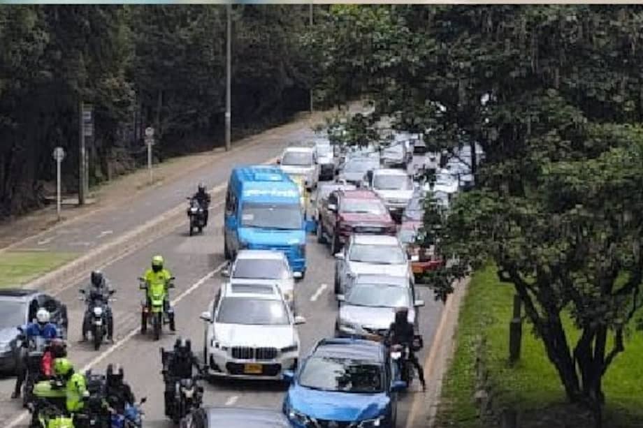 Una mujer que se movilizaba en una motocicleta falleció tras un aparatoso accidente con un vehículo de carga la mañana de este 8 de junio.