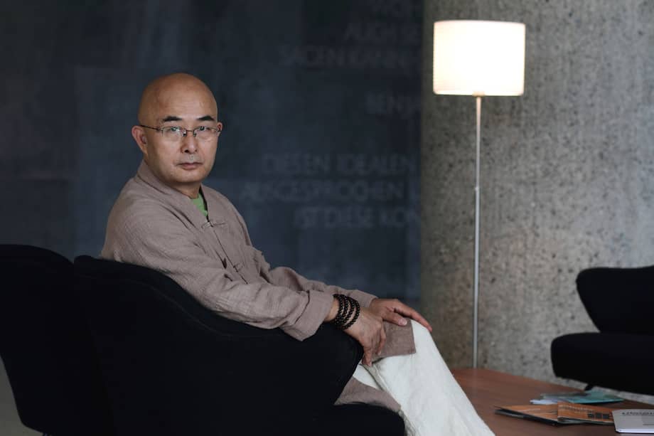 El escritor Liao Yiwu ganó el Premio de la Paz del Comercio Librero Alemán en 2012.(Photo by Andreas Rentz/Getty Images)