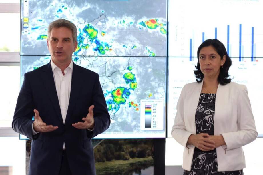 Carlos Eduardo Correa, ministro de Ambiente y Desarrollo Sostenible y Yolanda González, directora del Ideam.