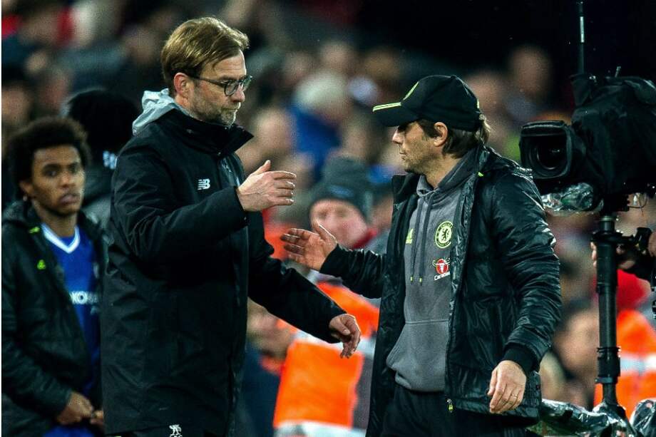 Los entrenadores Jurgen Klopp y Antonio Conte después del partido. / EFE