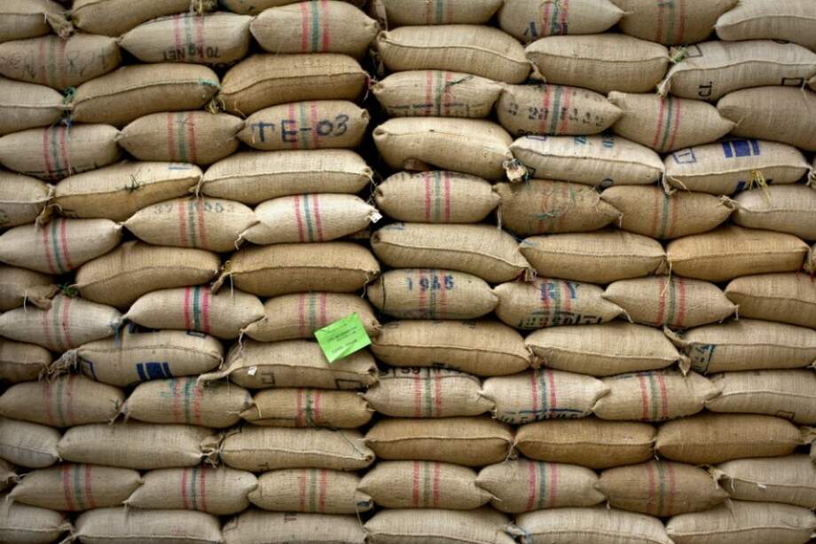 Valor de exportaciones del café brasileño baja 9,66 % en febrero