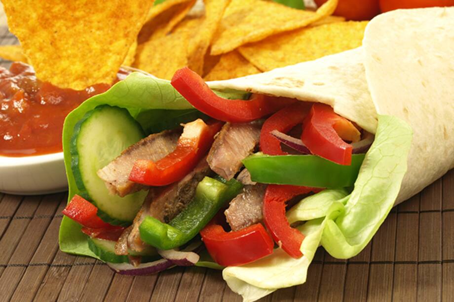 Fajitas de cerdo con pimentón y salsa roja. Me encanta la carne de cerdo