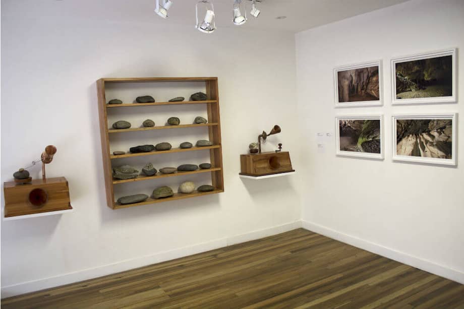 La exposición de Leonel Vásquez tiene como eje principal la transformación de la naturaleza, la cual busca crear destellos de historia y memoria viva. / Cortesía