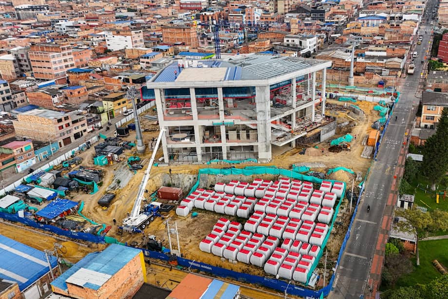 Distrito reportó avance contractual del TransMicable de San Cristóbal de un 80%