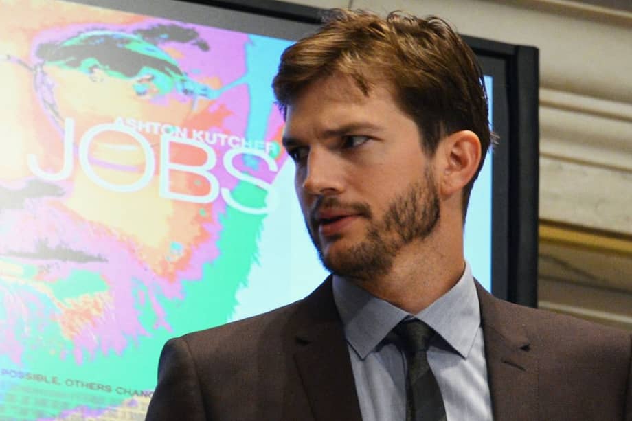 Ashton Kutcher en la bolsa de Nueva York.