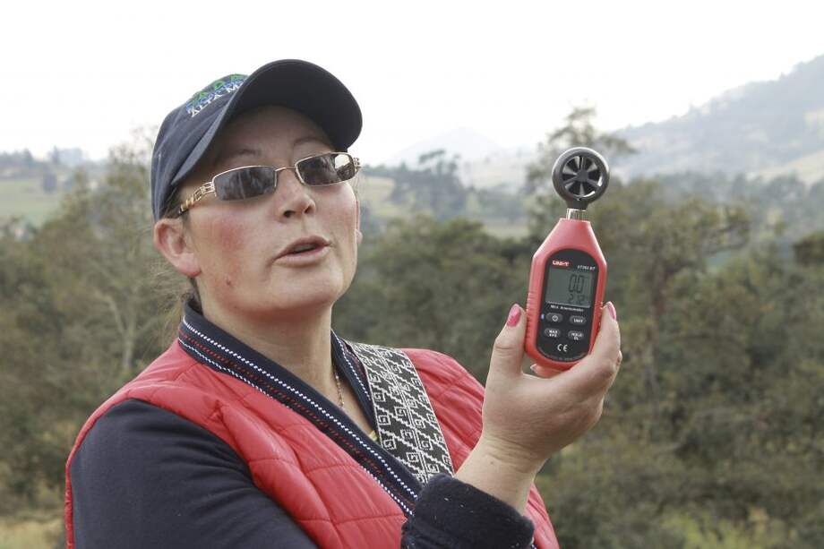 En 2019 comenzó la red de monitoreo comunitario del clima de la alta montaña. Un pequeño grupo de campesinos empezaron a familiarizarse con términos e instrumentos como el pluviómetro o termohigrómetro, hoy en día ya son más de 20 y se encuentran distribuidos alrededor de las microcuencas de los ríos San Francisco, Chipatá, Chisacá y Guandoque.
