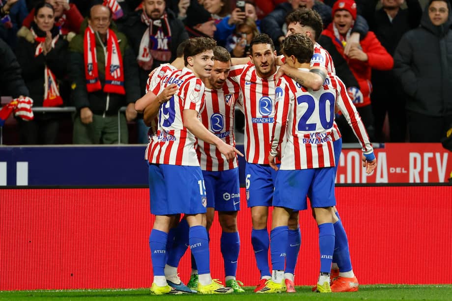 Los jugadores del Atlético de Madrid celebran el segundo gol del equipo durante el partido de ida de las semifinales de la Copa del Rey contra FC Barcelona este jueves 12 de febrero de 2026 en el estadio Metropolitano de Madrid, España.