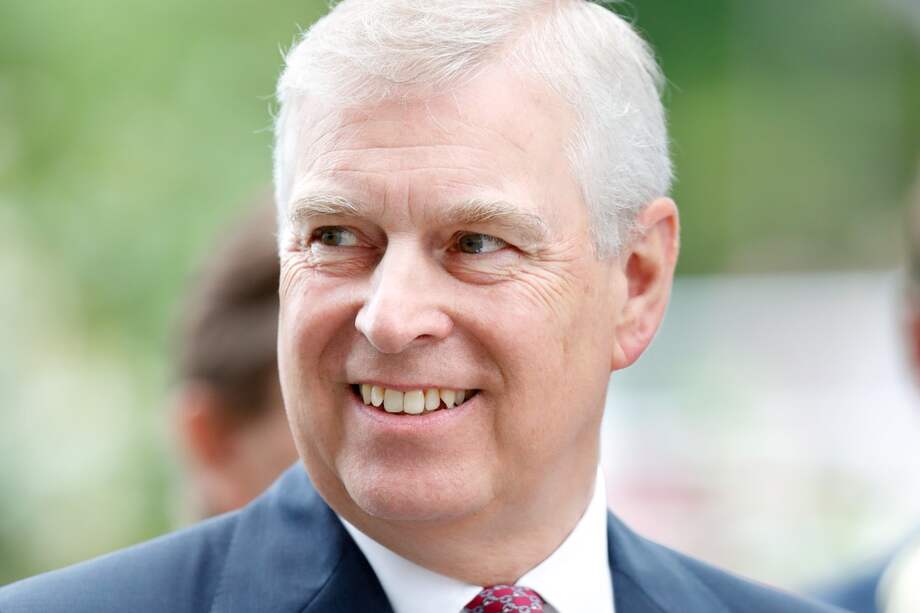 El príncipe Andrés, segundo hijo de la reina Isabel II de Inglaterra, enfrenta demanda por abuso sexual a menor de edad en Nueva York, Estados Unidos.