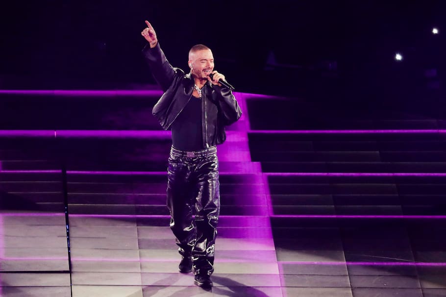 J Balvin tuvo 17 invitados en el escenario. Homenajes y momentos emotivos con sus colegas y con Valentina y Río. EFE/Carlos Ortega