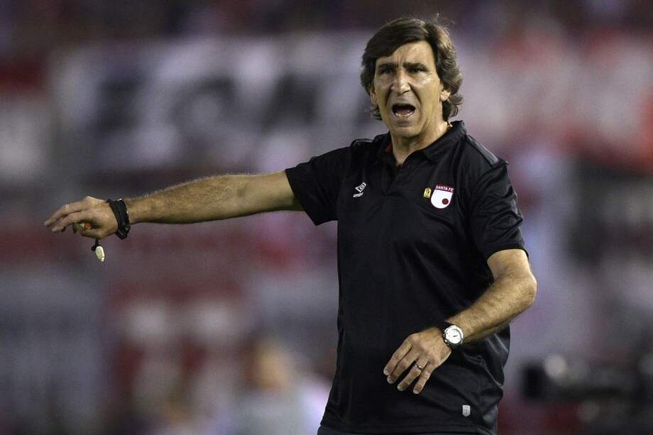 El argentino Gustavo Costas, entrenador de Santa Fe.