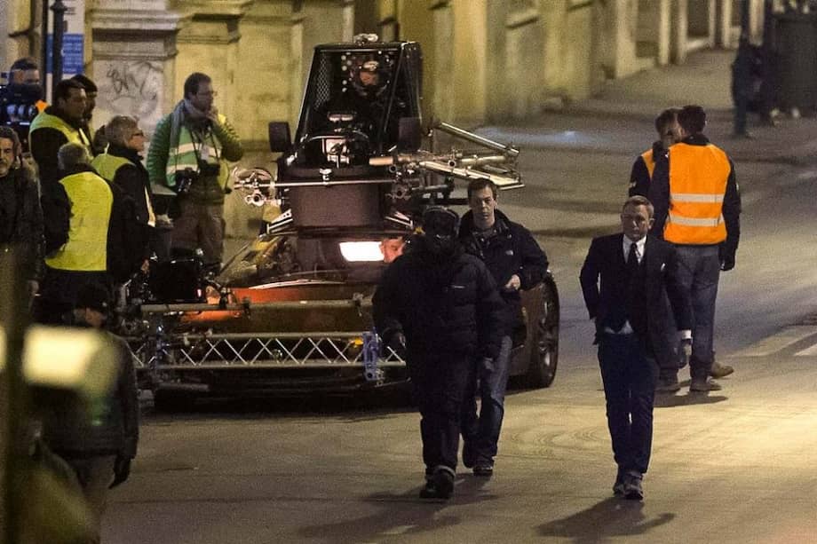 El actor británico Daniel Craig participa en la filmación de la película de James Bond, "Spectre", en la calle "Corso Vittorio" de Roma (Italia). / Efe