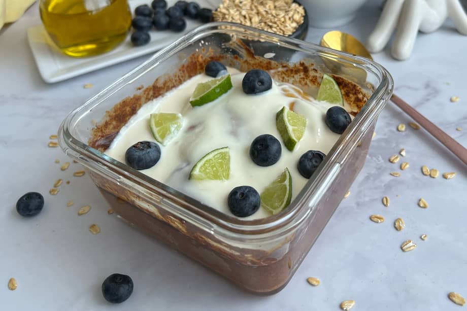 Esta torta de limón y arándanos contiene ingredientes saludables para tu cuerpo.