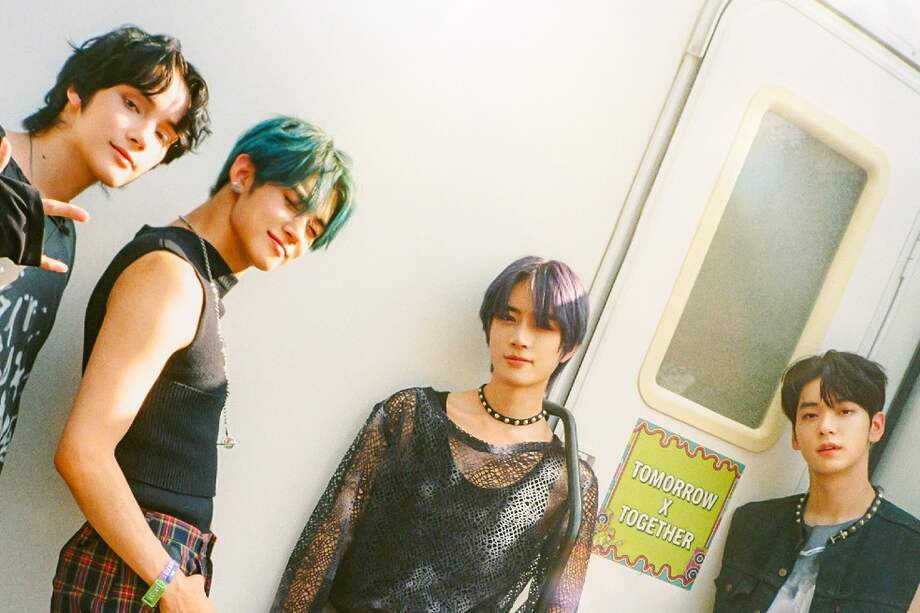 La banda se apoderó de las estaciones de radio.