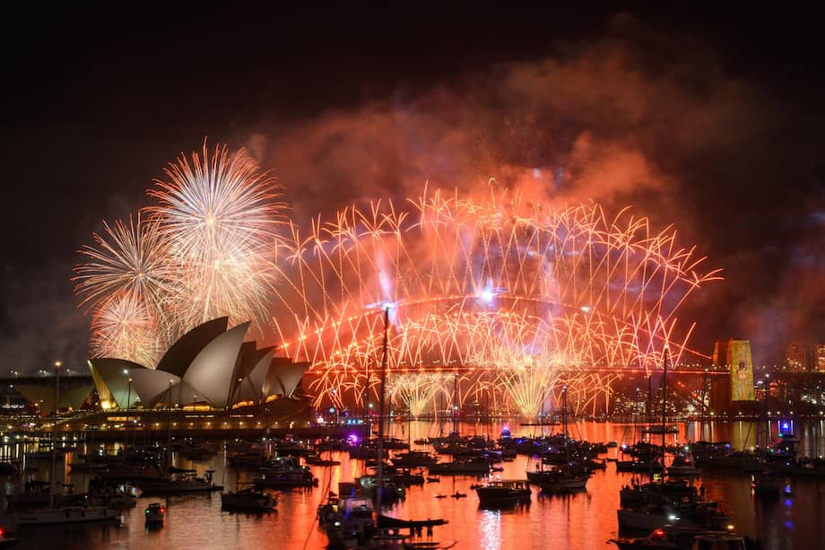 Fuegos artificiales para recibir el Año Nuevo en Sídney, Australia.