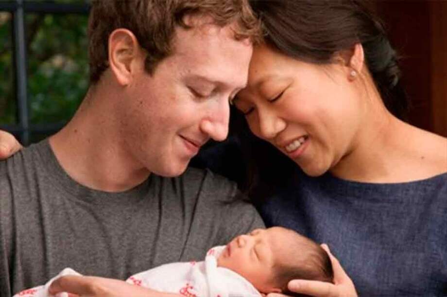 La fotografía que difundió Mark Zuckerberg junto a su esposa, Priscilla Chan, y su hija Max.