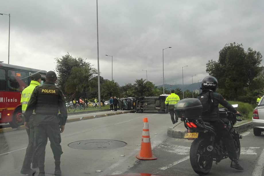 Las estaciones Modelia, Normandía y AV. Rojas ya se encuentran operando con normalidad, pero se presentan restrasos en las rutas con destino al portal El Dorado. / Tomada de Twitter: @SuajavrRicardo