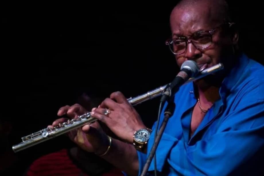 José Luis Cortés es una de las caras más visibles del llamado “bum” de la salsa durante la década de 1990, y creador de la “nueva escuela” de cantantes y flautistas de música popular cubana.