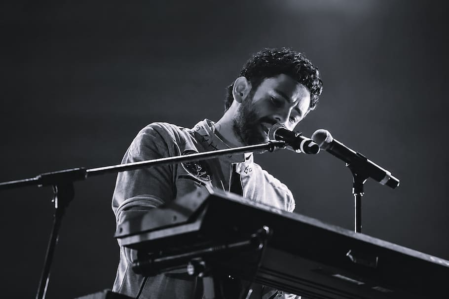 Jonathan 'Honas' Meléndez, tecladista y fundador de la banda mexicana Camilo Séptimo.