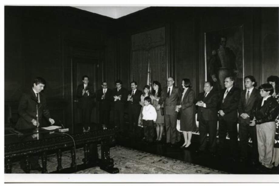 El 17 de febrero de 1992 el presidente César Gaviria posesionó a los primeros magistrados de la Corte Constitucional. Ese alto tribunal se ha encargado de mantener vivas las promesas de la Carta Política. / Archivo General de la Nación