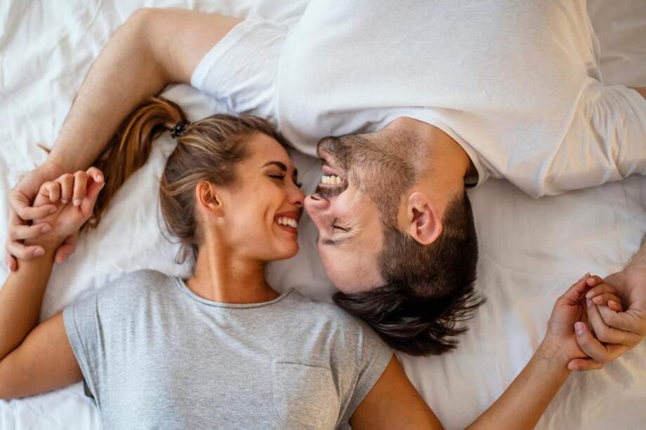 El deseo pone en marcha la atracción, el enamoramiento instala la fase intermedia de descubrimiento y alta intensidad, y el amor configura el camino de permanencia y transformación. Saber en qué fase se está puede ayudar a manejar expectativas y actuar con mayor conciencia.