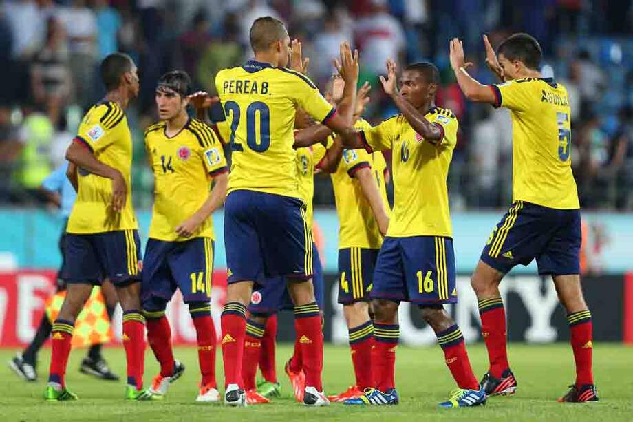 Los jugadores colombianos celebran el triunfo de ayer sobre la selección de Turquía, en el Mundial sub-20. / AFP