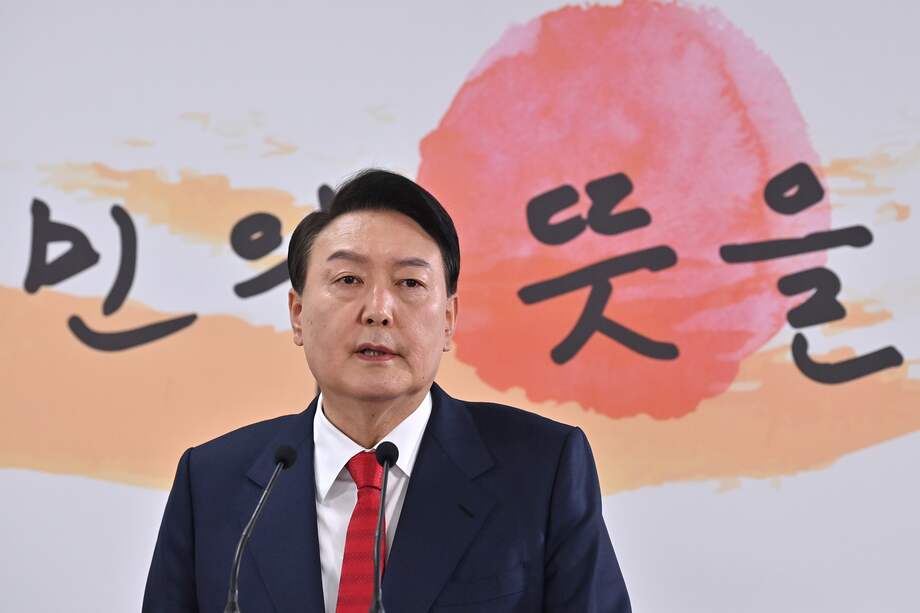 El presidente electo Yoon Suk-yeol se posesiona este 10 de marzo.