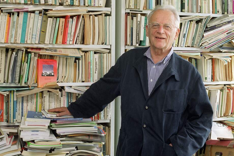 En 2010, Alain Touraine falleció recibió el Premio Príncipe de Asturias en la categoría Comunicación y Humanidades.