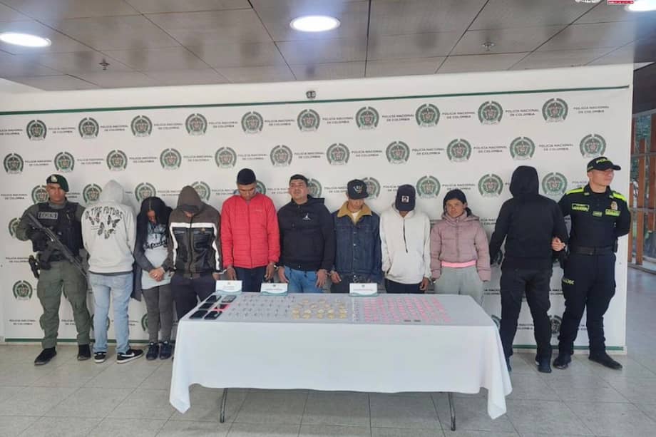 Los capturados fueron identificados como Juan Sebastián Chávez Vargas, Carlos Exneider Gutiérrez Sánchez, Jesús Andrés Rentería Arboleda, Nírida Zenaida Sánchez Rodríguez, Alexander Franco Oquendo, Luis Felipe Cataño Gil, Yobani Andrés Salazar Ortega y Michael Smith Hernández Bonilla.