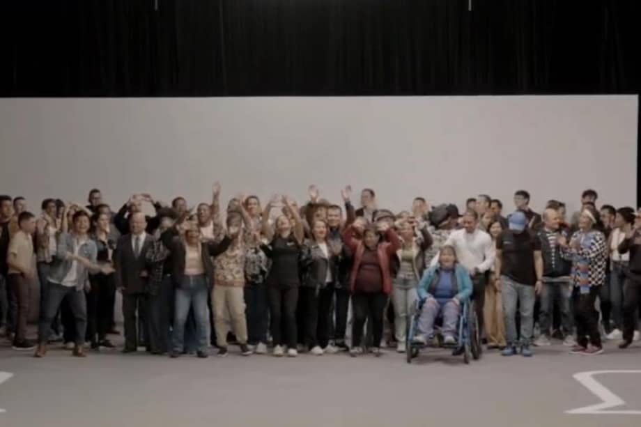 Imagen de los cien colombianos que participaron en la campaña "Mejor conversemos", de Caracol Televisión.
