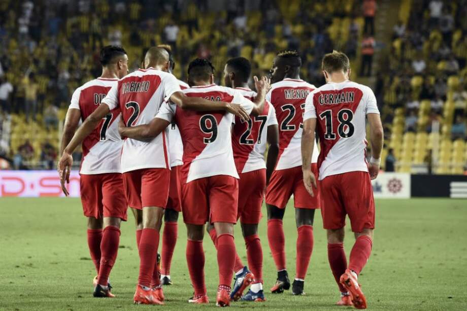 Los jugadores del Mónaco celebran uno de los goles del equipo. Foto: AFP