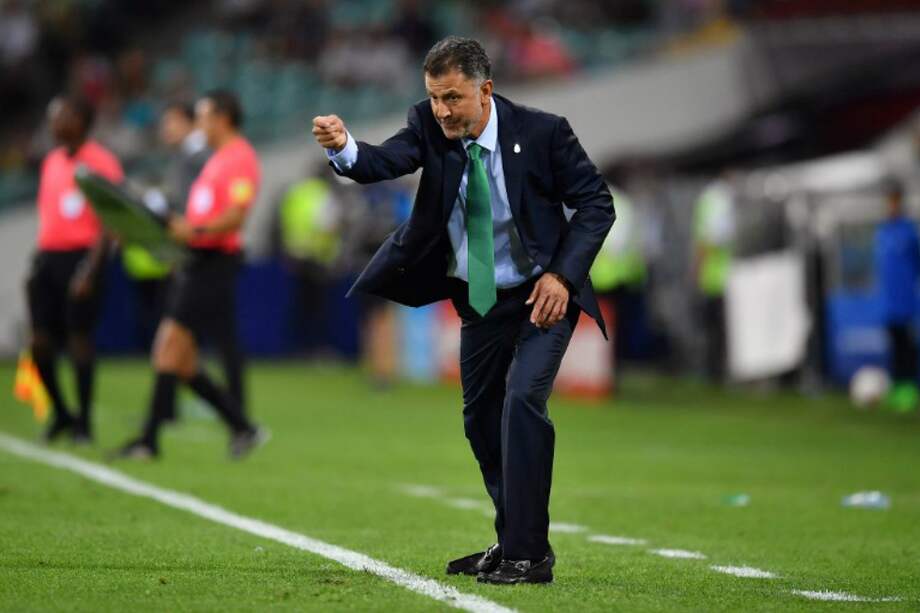 El colombiano Juan Carlos Osorio, durante un partido de México en la actual Copa Confederaciones. / AFP