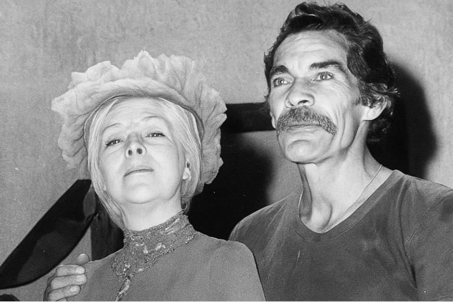 Angelines Fernández y Ramón Valdés, integrantes del elenco de 'El chavo del 8', una de las series de 'Chespirito'.