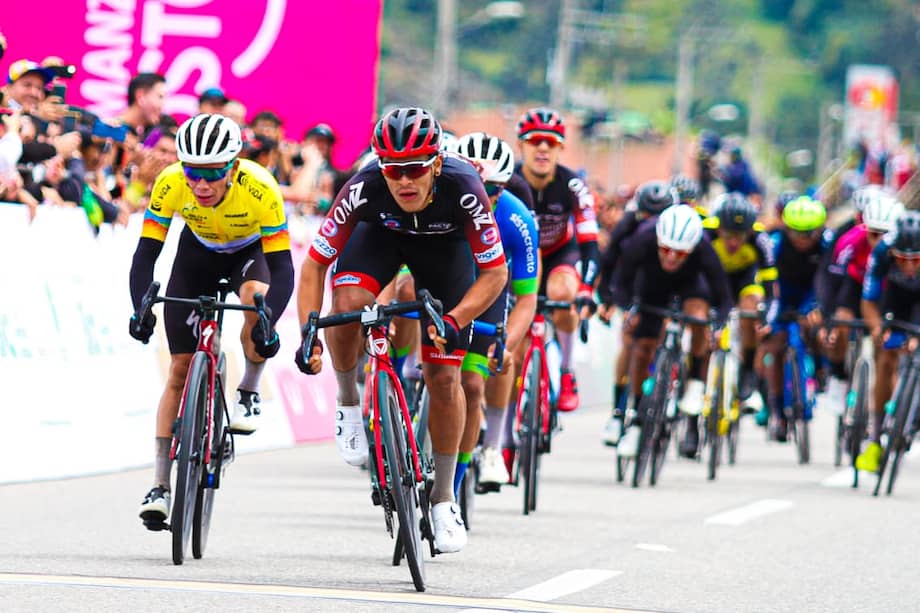 Jonathan Guatibonza se llevó la victoria en el sprint, en la segunda etapa de la Vuelta a Colombia que finalizó este domingo en Gachancipá.