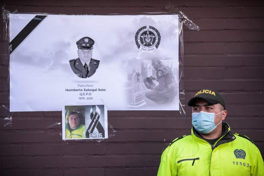 Como policía, fue condecorado en seis ocasiones y en su hoja de vida hay más de 30 felicitaciones.