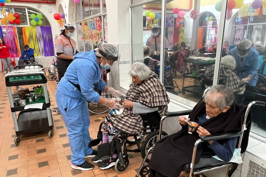 En el centro de cuidado Casa Nostra hay cinco adultos mayores que se encuentran en desnutrición severa, 10 en leve, dos presentan desnutrición moderada y hay 20 más que tienen alto riesgo de desnutrición.