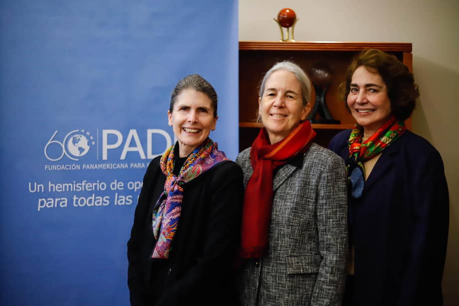 I-D: Katie Taylor, Directora Ejecutiva. Dra. Elizabeth Fox, Directora de Programas. Soraya Osorio, Directora General PADF Colombia.