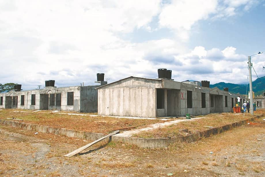 El proyecto de vivienda de interés social Pinares de Oriente debía estar listo a finales de 2010.
