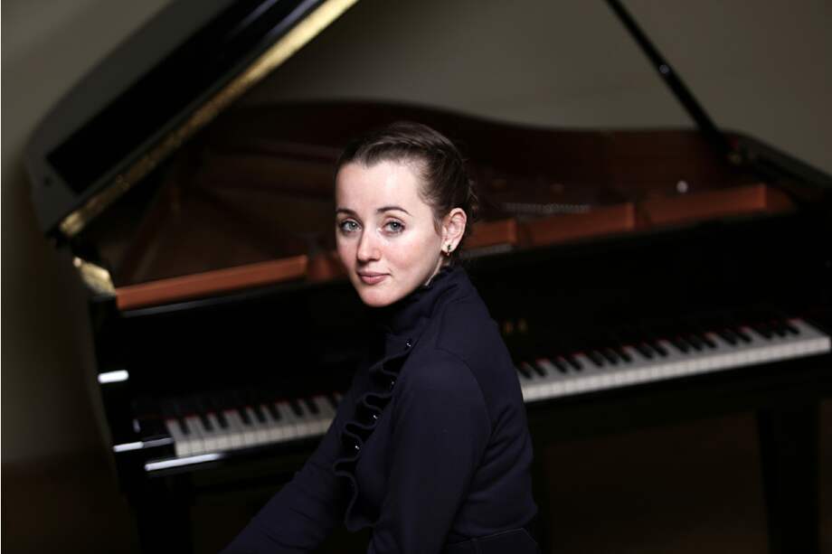 Oxana Shevchenko ha tocado en orquestas como la Sinfónica Escocesa de la BBC y la Orquesta Filarmónica de Sendai. El día de hoy se presentará en la edición número 37 del Festival Internacional de Piano UIS.