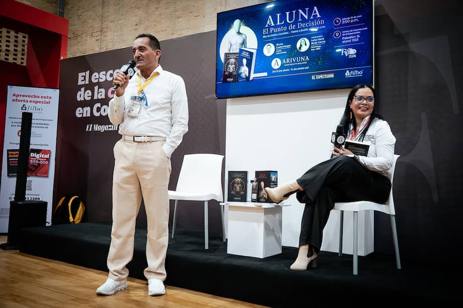 Bruno Lustenberger durante la presentación oficial en la Feria del Libro de Bogotá 2026.
