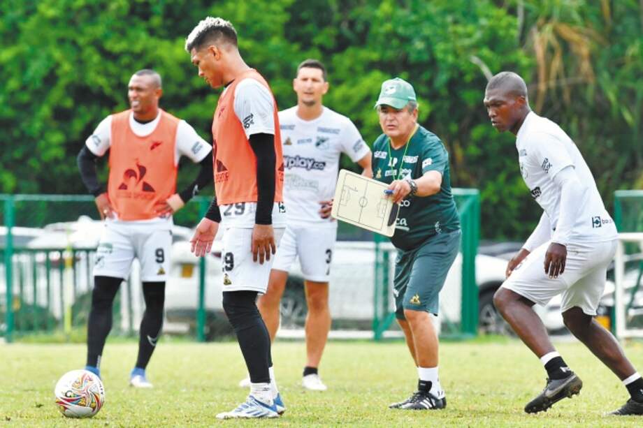 Jorge Luis Pinto empezó a trabajar como director técnico de Cali el pasado martes. Hoy es su debut. / @AsoDeporCali