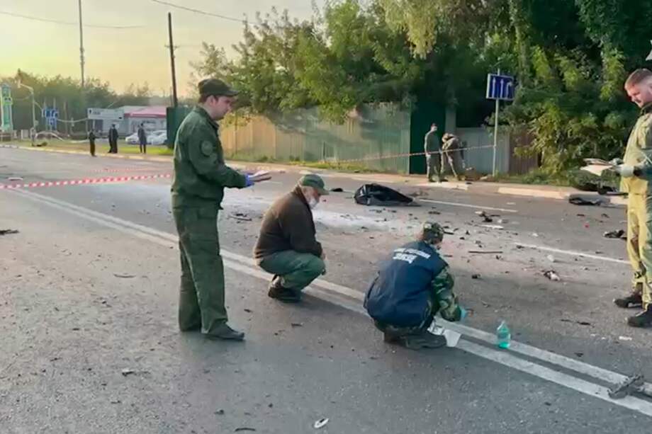 Tras la explosión de un carro bomba, Darya Dugina falleció el sábado en la noche. El Servicio de Seguridad Federal de Rusia (FSB) aseguró que “se ha establecido que el crimen fue preparado y cometido por los servicios especiales ucranianos”.