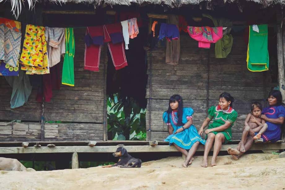 En seis regiones del país la zozobra de sus pobladores es doble: por la guerra y el coronavirus./ Archivo